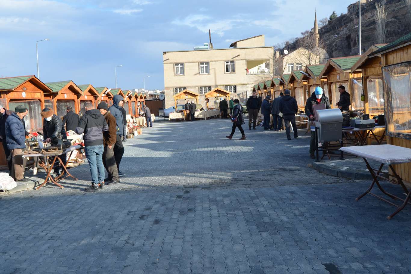 Talas’taki antika pazarı geleneği sürüyor Talas’taki antika pazarı geleneği sürüyor